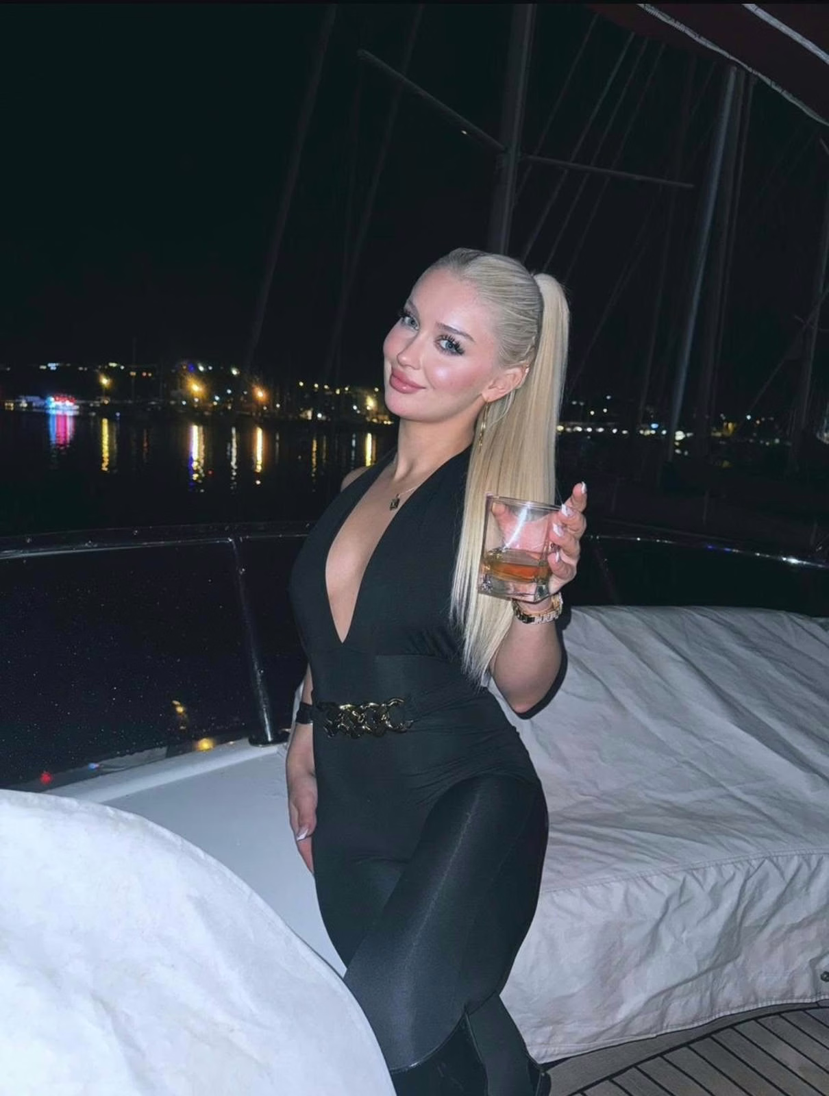 Anna I Arnavut İzmir Gaziemir